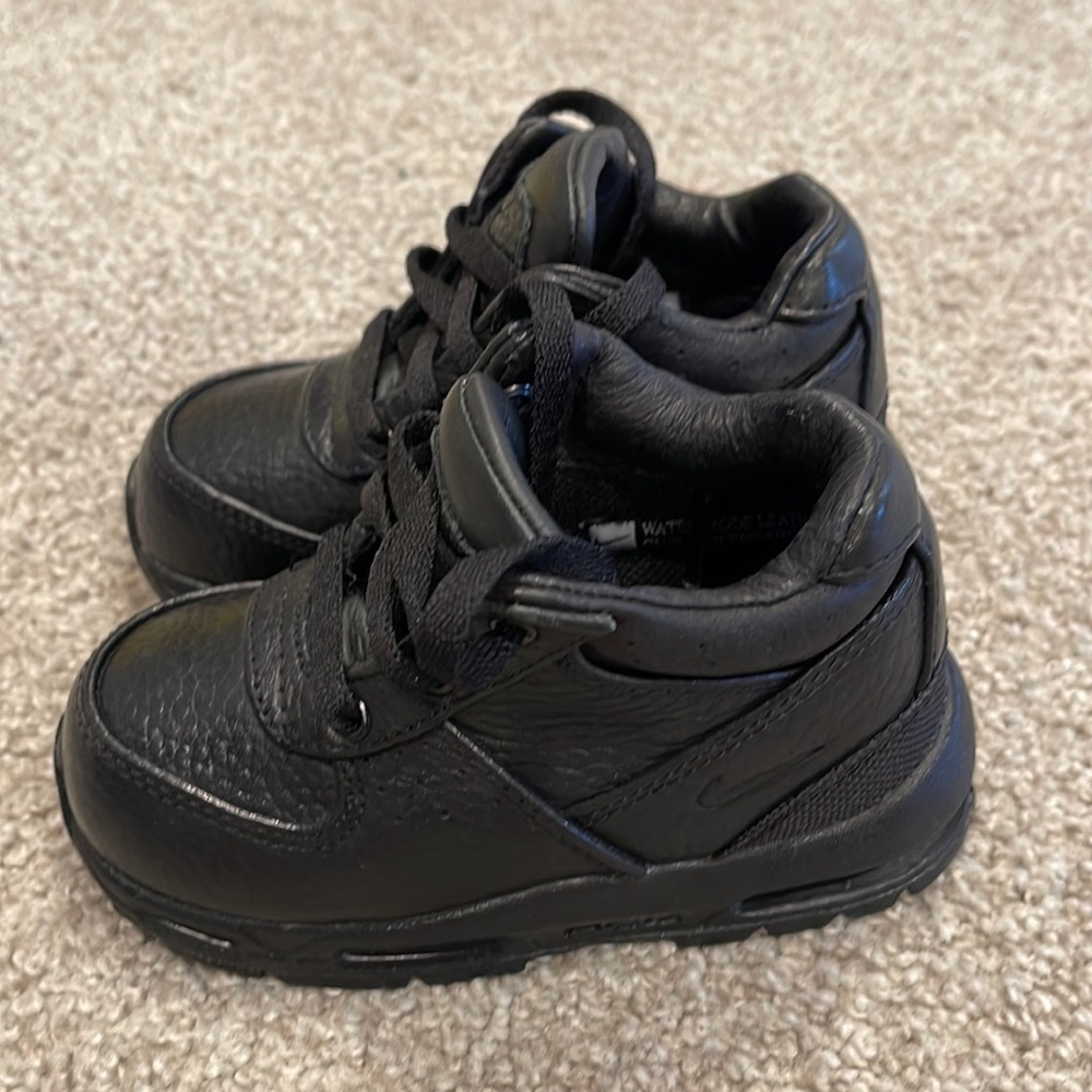 Little kids size 7C Nike boots